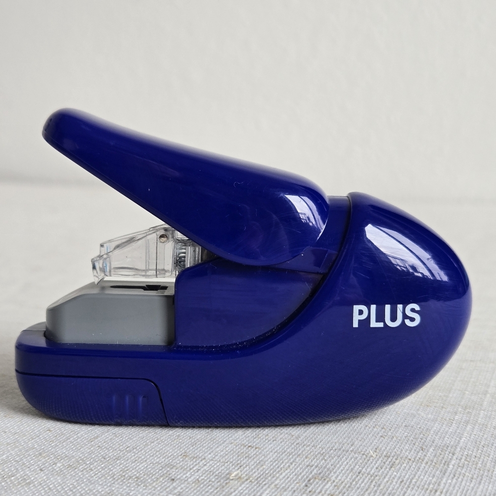 Paper Clinch Staple-Free Stapler in Navy Blue NWT